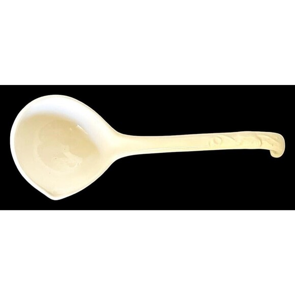 VTG Signature Made in Japan White Ceramic Soup Tureen w/Lid & Ladle Home Gifting - Picture 3 of 5